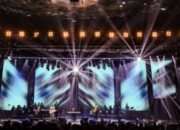 Konser ‘Miliaran Cinta’ Suguhkan 38 Lagu Yovie Widianto Disambut Standing Ovation