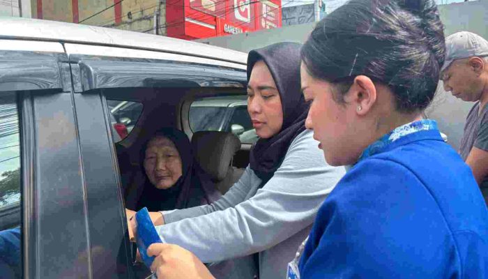 Tak Perlu Turun Kendaraan, Pensiunan Dilayani Langsung oleh Teller BRI KC Cimanggis