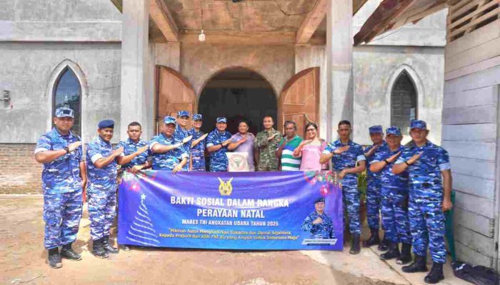 TNI AU Salurkan Bantuan Natal bagi Gereja Terdampak Banjir di Sibolga