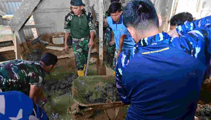 TNI AU Intensifkan Pembersihan Pascabanjir di Tabing Banda Gadang