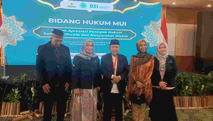 Adv. Dr. Ike Farida, S.H., LL.M. Terima Penghargaan Apresiasi Penegak Hukum Sahabat Dhuafa dan Masyarakat Miskin dari Majelis Ulama Indonesia (MUI): Komitmen akan Terus Memberikan Pendampingan Hukum, Bantuan Kemanusiaan, serta Memperjuangkan Hak-hak Masyarakat, khususnya Kaum Dhuafa dan Masyarakat Miskin agar Memperoleh Akses terhadap Keadilan Tanpa Memandang Kondisi Ekonomi.