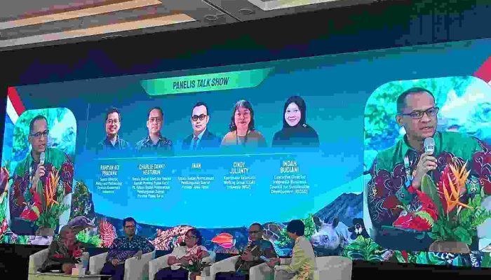 Kepala BRIDA Papua Barat/ Pelaksana Tugas (Plt.) Kepala Bappeda Papua Barat, Prof. Dr. Charlie Danny Heatubun: Perlu Sinergi antara Pemerintah, Akademisi, Masyarakat Adat, Dunia Usaha, dan Organisasi Masyarakat Sipil Menjaga Keanekaragaman Hayati Indonesia sebagai Modal Pembangunan Berkelanjutan bagi Generasi Mendatang.