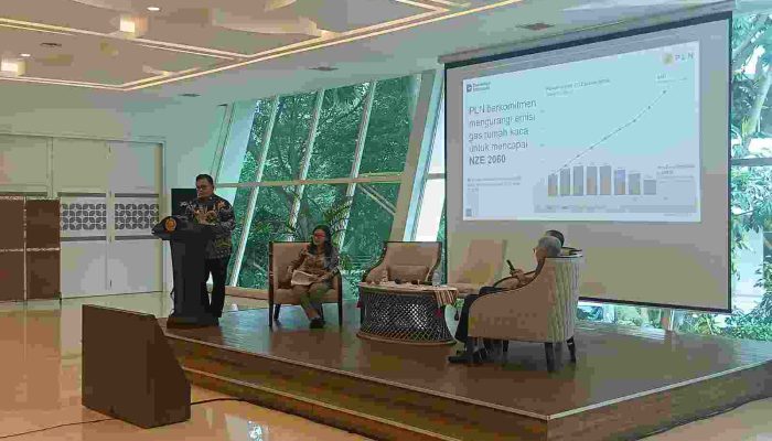 Vice President Eksekutif Direktur Manajemen Proyek dan Energi Baru Terbarukan PT PLN (Persero), Heri Sutikno: PLN Terus Menyiapkan Infrastruktur Jaringan Transmisi Berskala Besar. Hingga 2034 PLN Menargetkan Pembangunan sekitar 48.000 Kilometer Jaringan Transmisi yang akan Memperkuat Interkoneksi antarpulau,